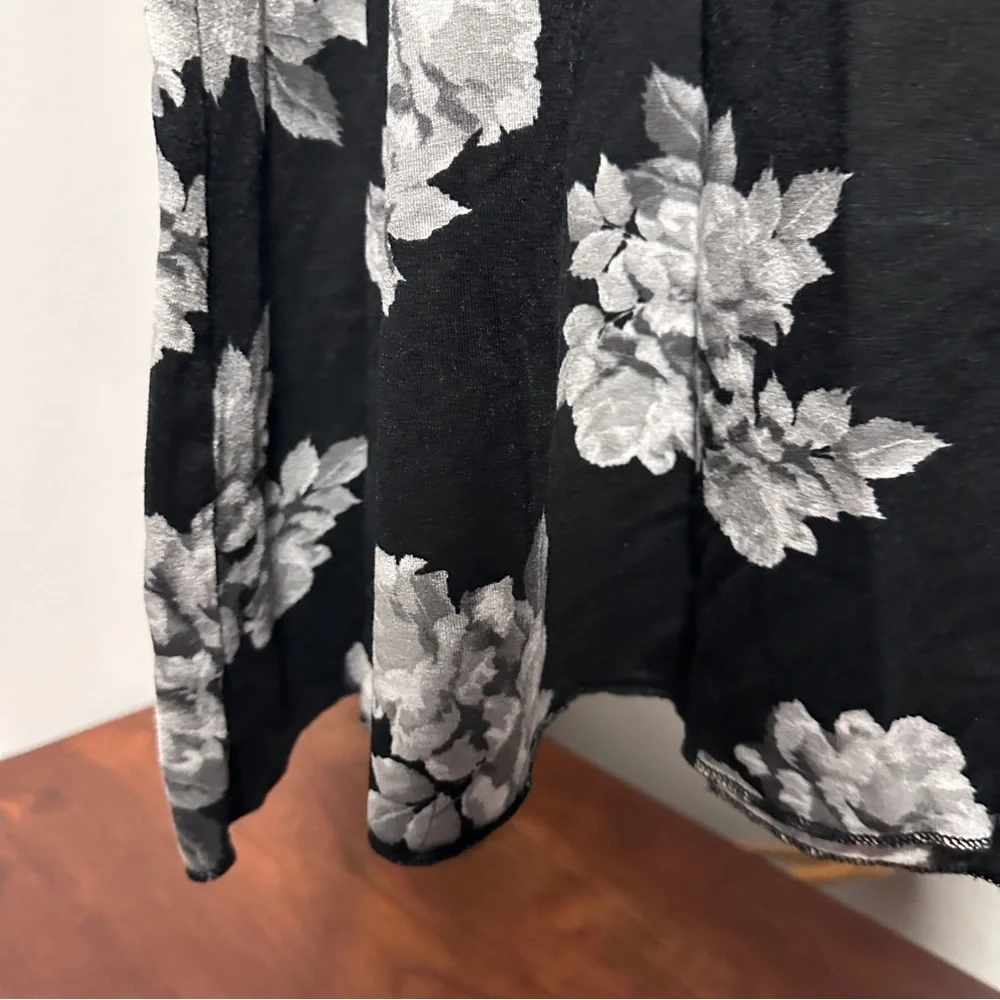 H&M Black White Floral Split Leg Maxi Skirt Women’s Size Medium Whimsigoth Fairy